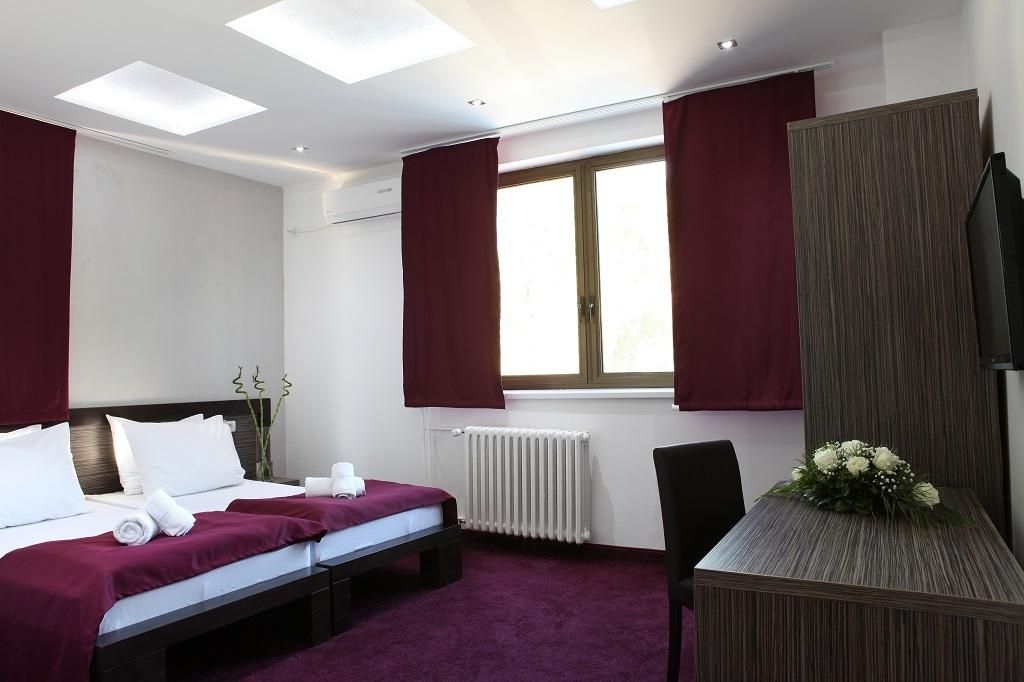 Garni Hotel Side One Design1
