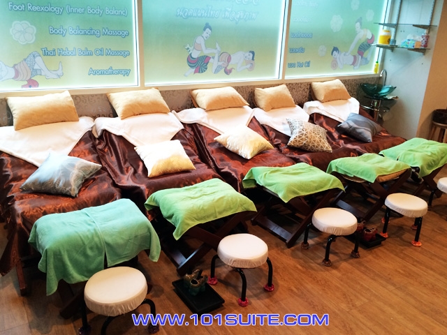 101 ฮอลิเดย์ สวีท (101 Holiday Suite)1