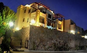 Liona Residence0