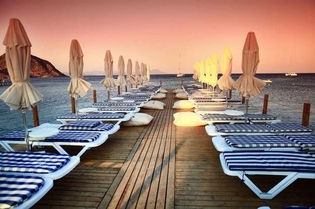 Parilti Beach & Apartments0