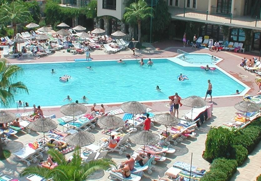 Club Turquoise Apart2