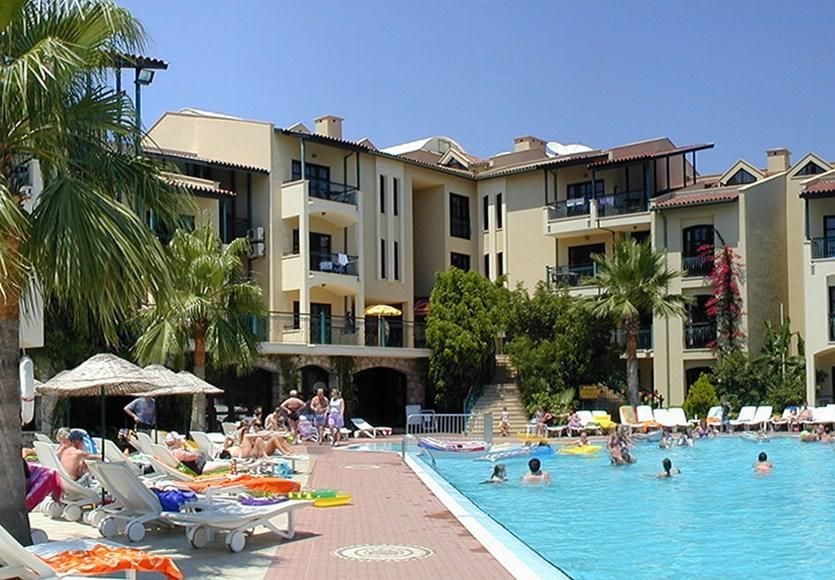 Club Turquoise Apart1