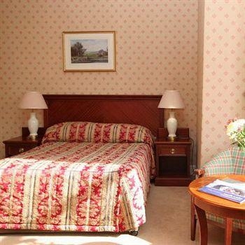 The Broadway Hotel4