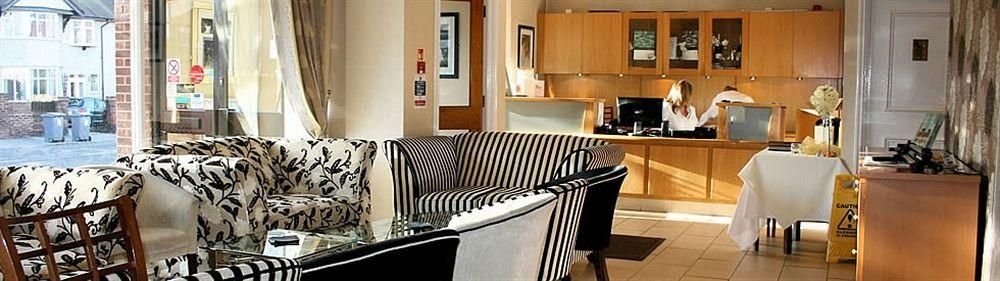 The Grove House Hotel0