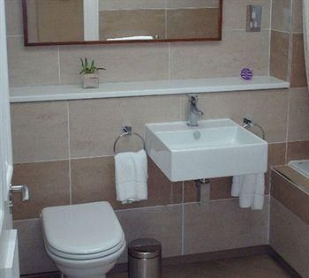 Dreamhouse Apartments Edinburgh Tollcross1