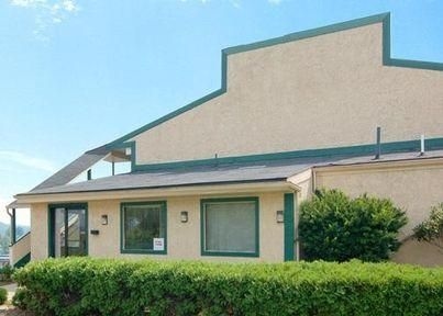 Econo Lodge3