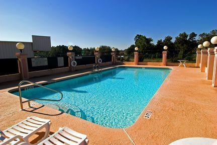 BEST WESTERN HAWKINSVILLE INN AND SUITES3