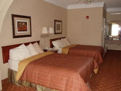 BEST WESTERN HAWKINSVILLE INN AND SUITES1