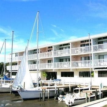 Cedar Cove Beach & Yacht Club1
