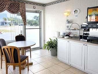 Super 8 Motel Wildwood4