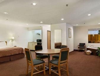 Baymont Inn and Suites Murray4