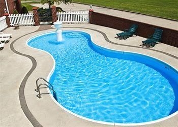 Econo Lodge Inn And Suites3