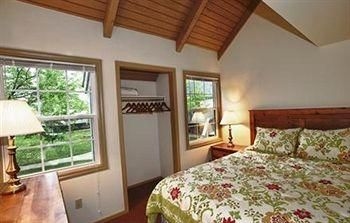 Erie Islands Resort & Marina2