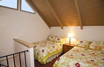 Erie Islands Resort & Marina0