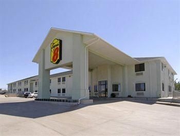 Super 8 Blanding4