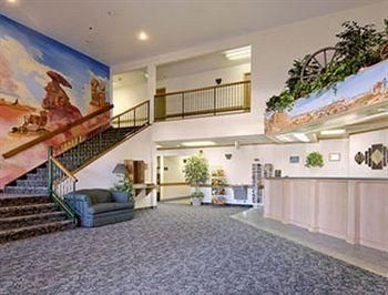Super 8 Blanding1