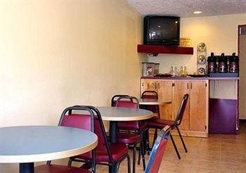 Rodeway Inn Galax4