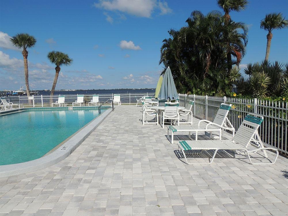Caribbean Shores Hotel & Cottages3