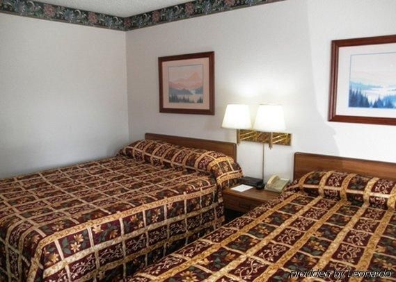 Rodeway Inn1