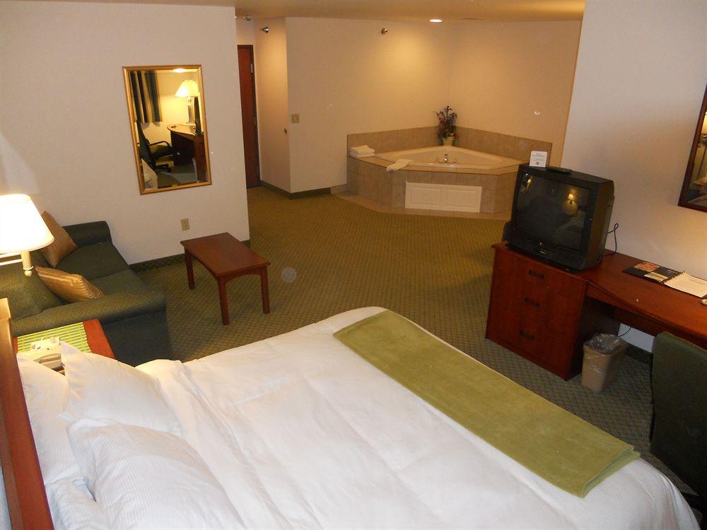 Crossings by GrandStay Inn & Suites1