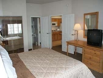 Hawthorn Suites Oshkosh1