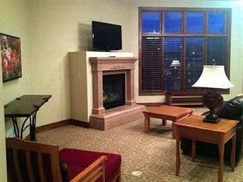 Hilton Grand Vacations Club at Sunrise Lodge2