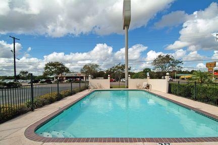 Best Western Inn-Three Rivers4