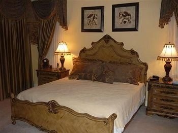 Vacation Pool Homes- Marco Island3
