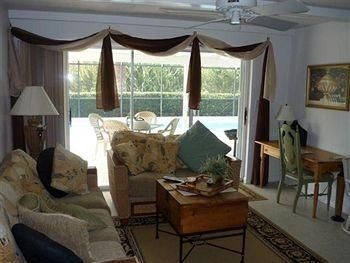 Vacation Pool Homes- Marco Island4