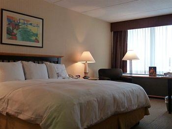Radisson Hotel Milwaukee West0
