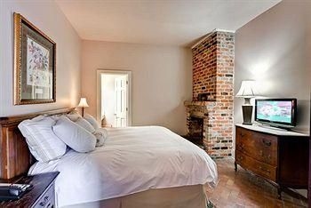 Maison de Ville and Audubon Cottages1