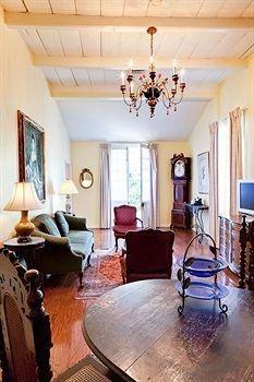Maison de Ville and Audubon Cottages0