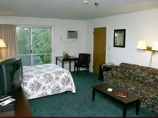 University Inn Academic Suites4
