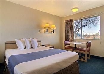 Rodeway Inn4