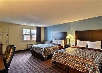 Econo Lodge4