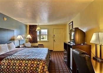 Econo Lodge1