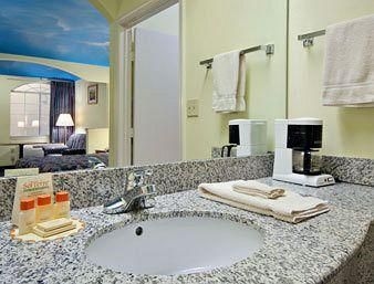 Days Inn And Suites Houston Channelview TX3