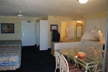 Shoreline Island Resort - Adults Only4