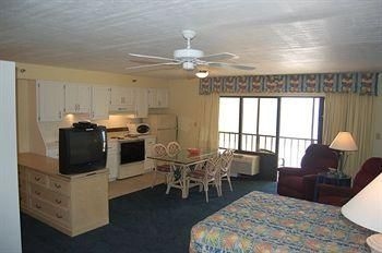 Shoreline Island Resort - Adults Only2