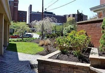 Courtyard Pittsburgh Shadyside2