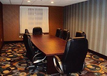 Clarion Inn & Suites Virginia Beach2