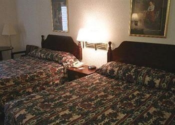 Rodeway Inn & Suites3