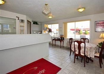 Econo Lodge2