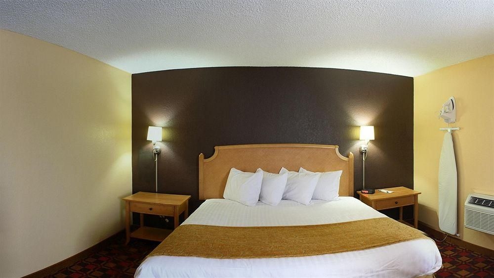Canton-Days Inn0