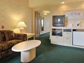 Ramada Inn Suites3