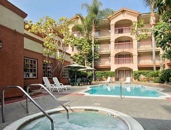 Ramada Inn Suites0