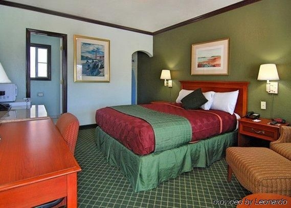 Rodeway Inn4