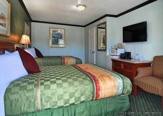 Rodeway Inn3