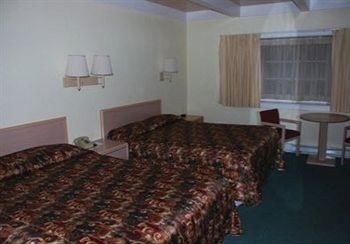 Pine Beach Inn4