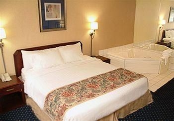 Courtyard by Marriott Valparaiso1